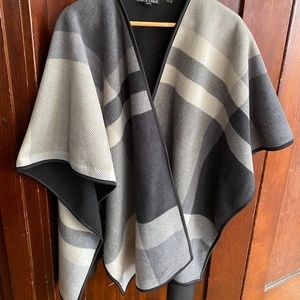 Dolce Cabo Black Gray and White Plaid Wrap